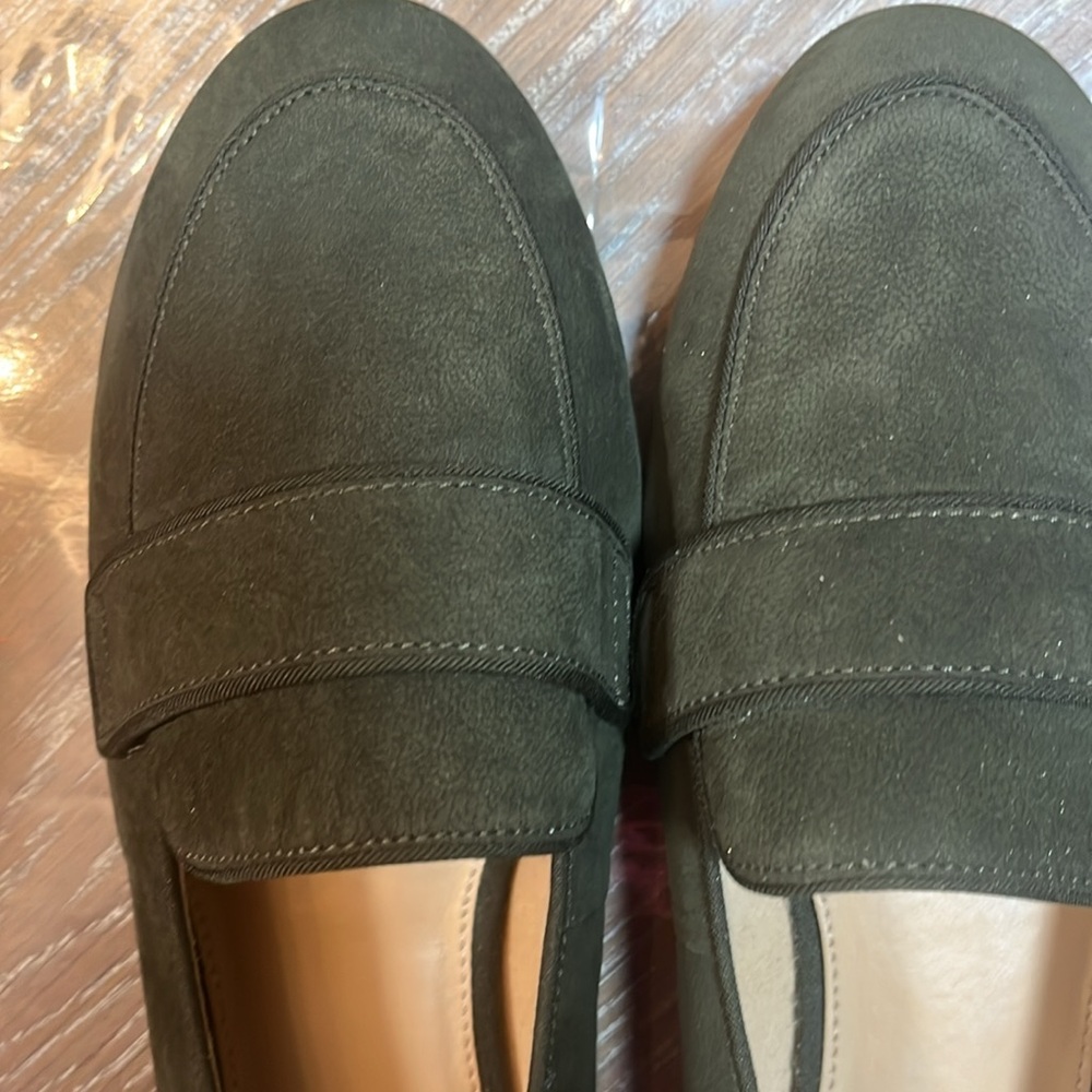 Shoes - Picture 2 of 8